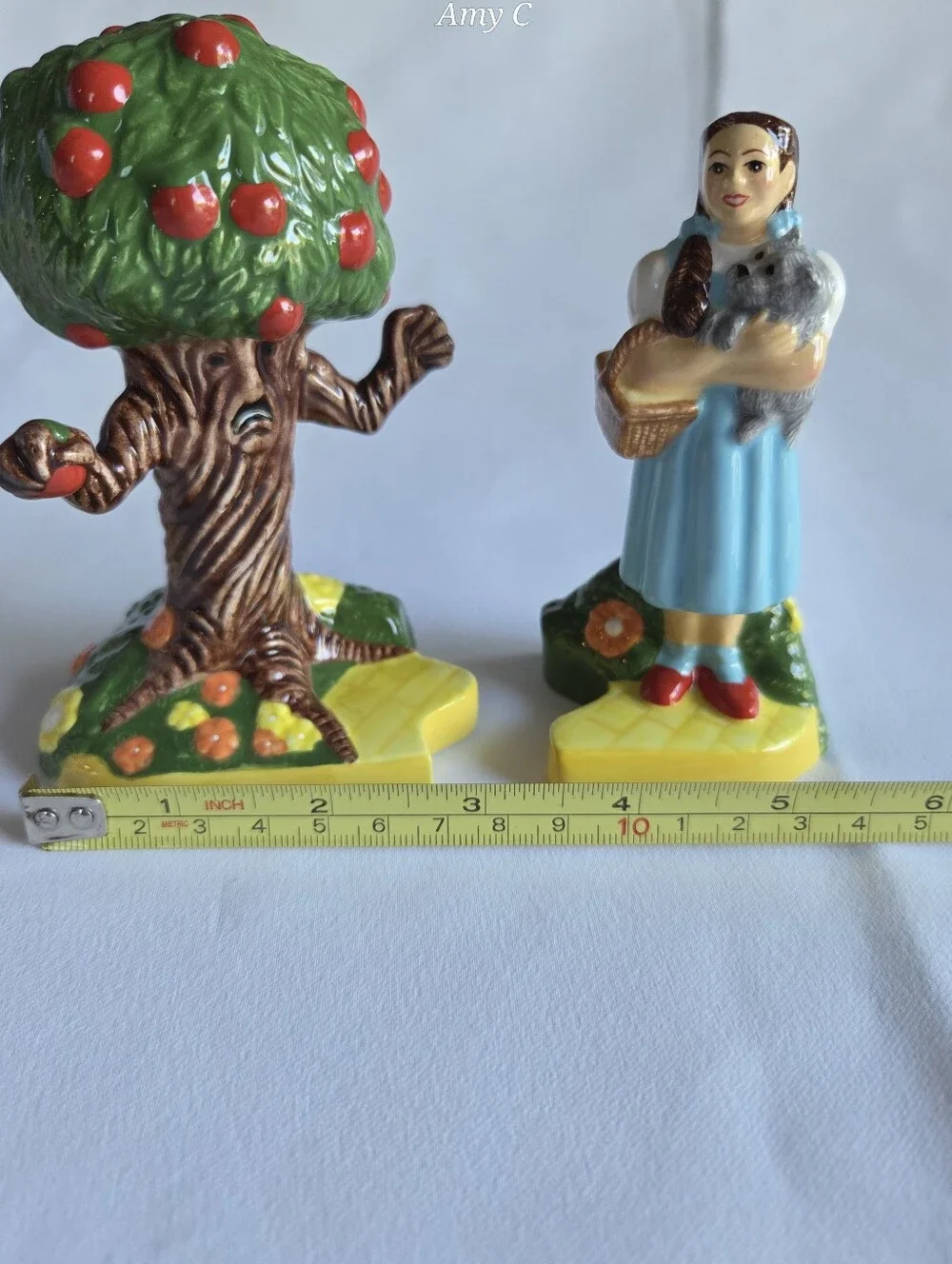 The Wizard of Oz Dorothy & Apple Tree Salt & Pepper Shakers Never Used!!
